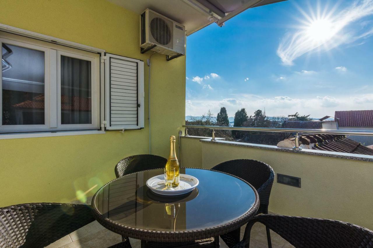 Apartman Mladenka Sukosan Exterior photo